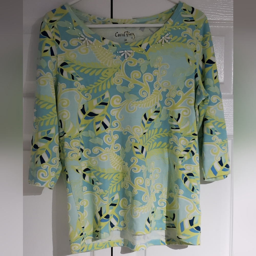Coral Bay Size Medium Elegant Women's Top with Floral Design - Picture 6 of 6